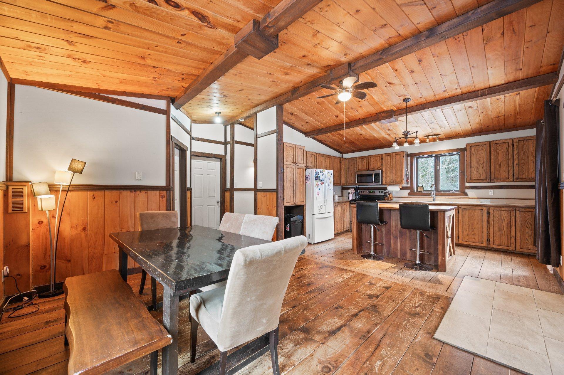 









42


Ch. de la Truite

,
Lac-Supérieur,




QC
J0T1J0

