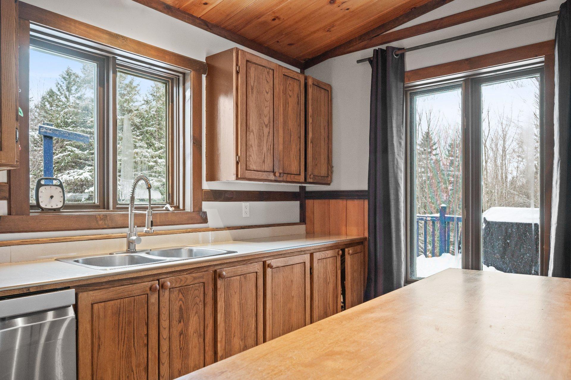 









42


Ch. de la Truite

,
Lac-Supérieur,




QC
J0T1J0

