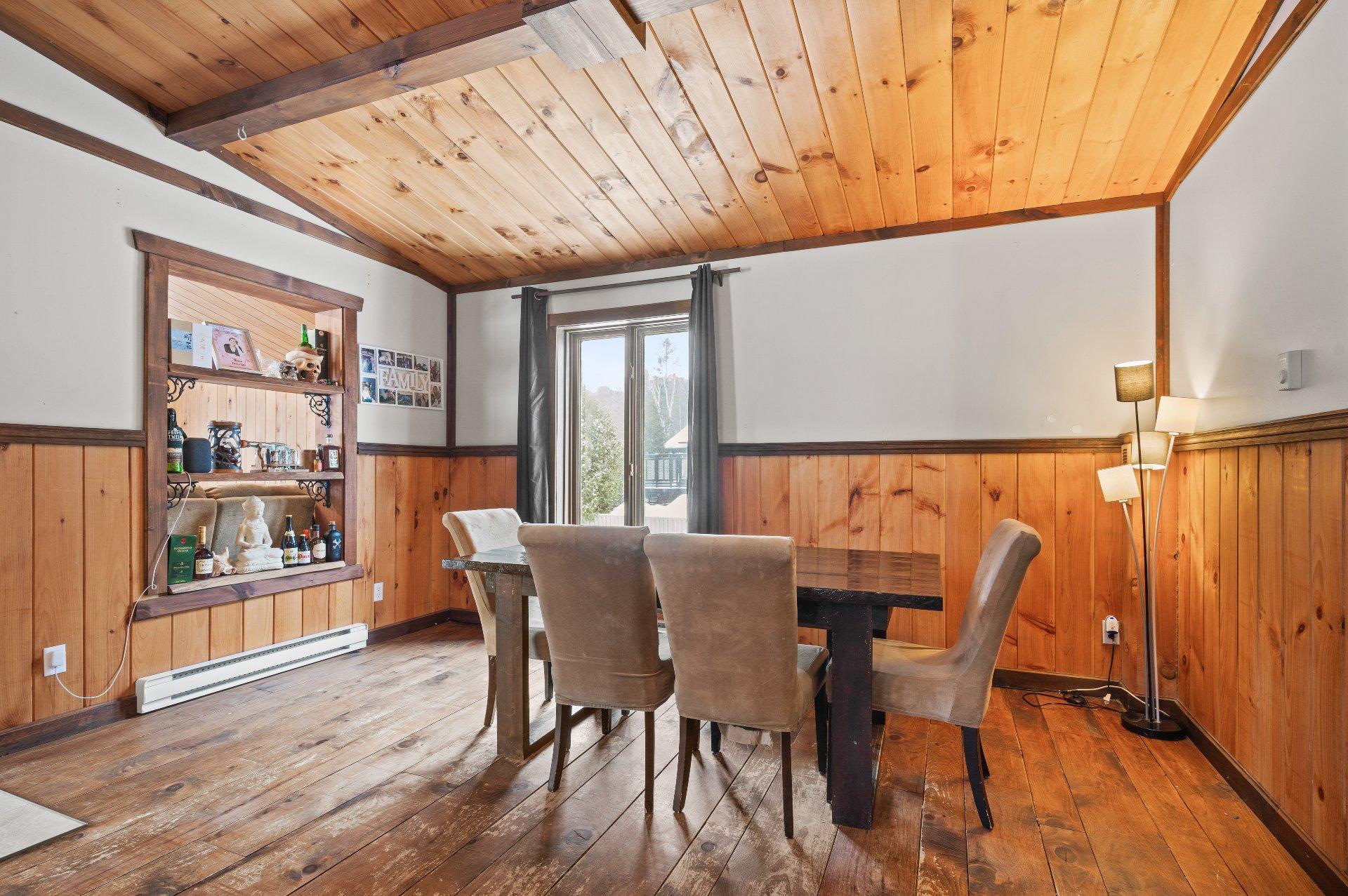 









42


Ch. de la Truite

,
Lac-Supérieur,




QC
J0T1J0


