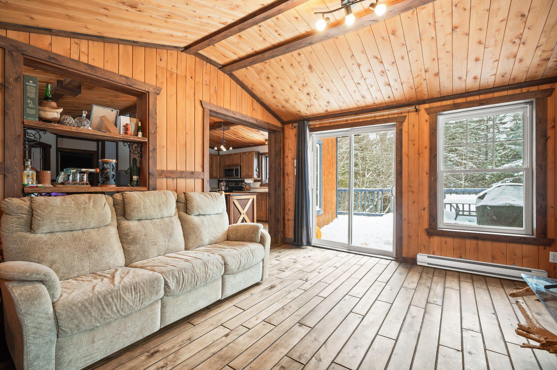 









42


Ch. de la Truite

,
Lac-Supérieur,




QC
J0T1J0

