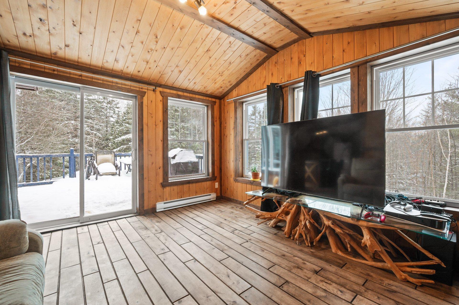 









42


Ch. de la Truite

,
Lac-Supérieur,




QC
J0T1J0

