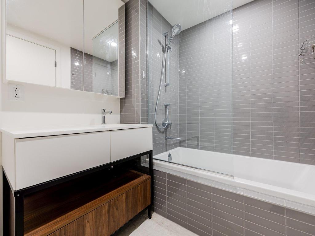 









1245


Rue De Bleury

, 5305,
Montréal (Ville-Marie),




QC
H3B0C2

