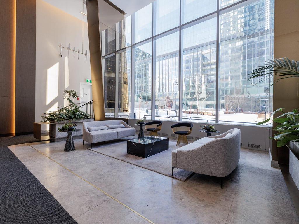 









720


Rue St-Jacques

, 1601,
Montréal (Ville-Marie),




QC
H3C1A1

