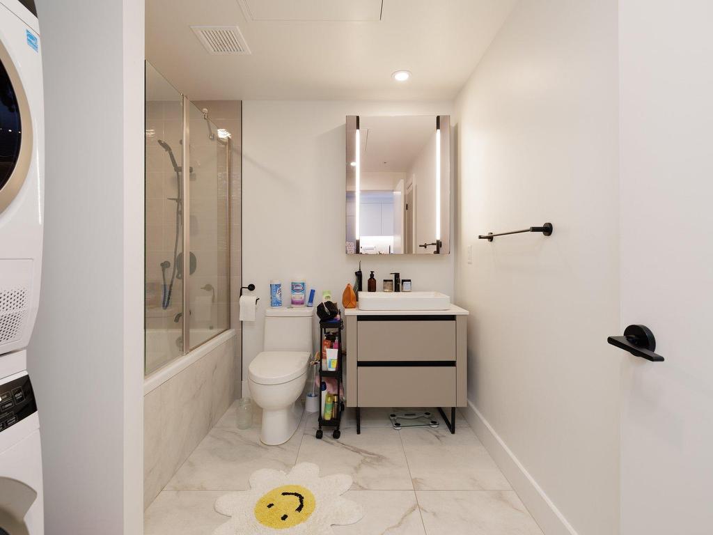 









720


Rue St-Jacques

, 1601,
Montréal (Ville-Marie),




QC
H3C1A1

