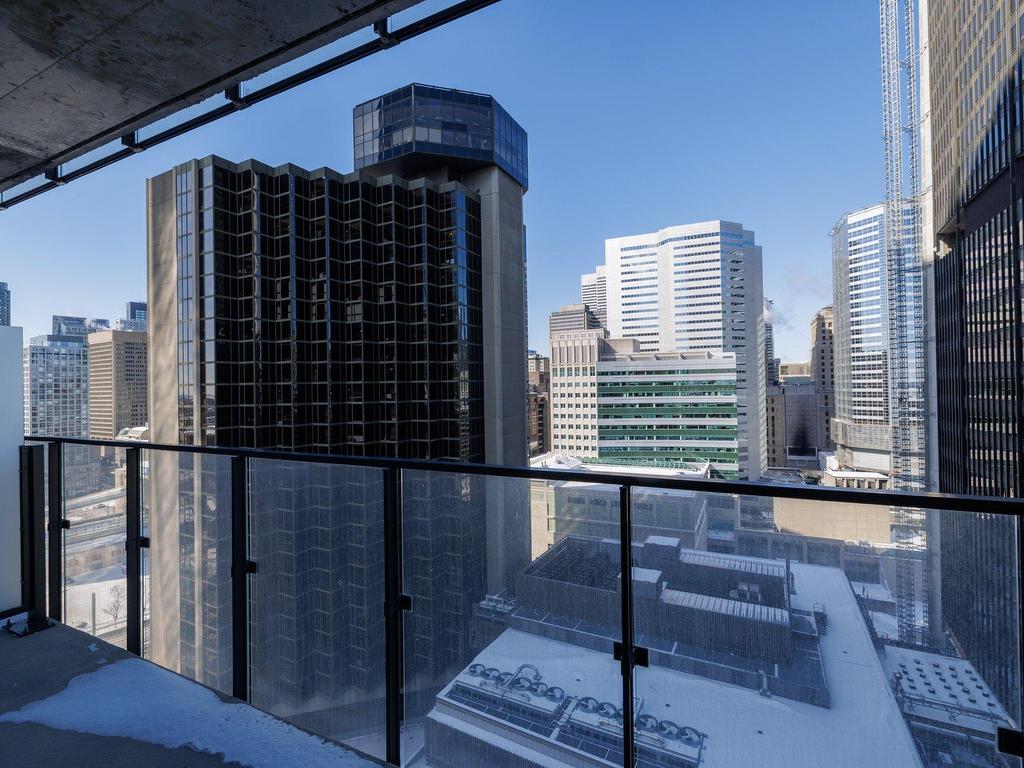 









720


Rue St-Jacques

, 1601,
Montréal (Ville-Marie),




QC
H3C1A1

