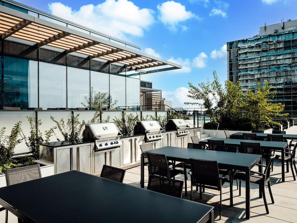









720


Rue St-Jacques

, 1601,
Montréal (Ville-Marie),




QC
H3C1A1

