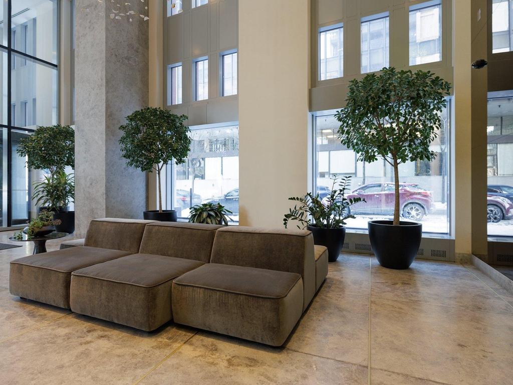 









720


Rue St-Jacques

, 1601,
Montréal (Ville-Marie),




QC
H3C1A1

