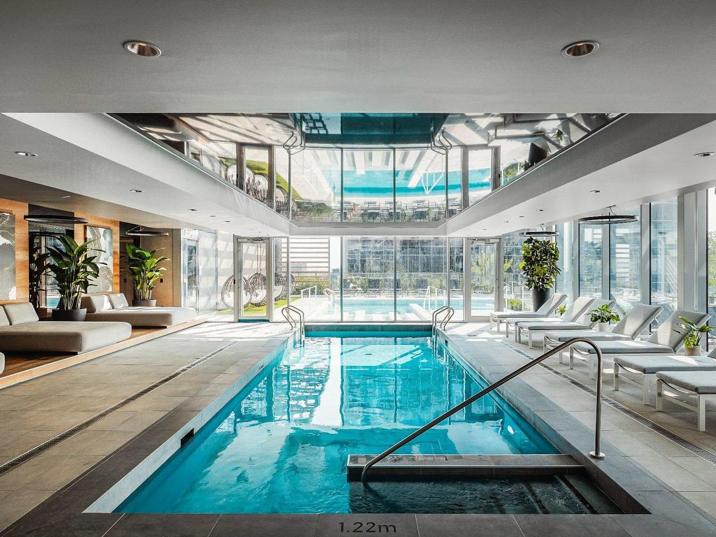 









720


Rue St-Jacques

, 1601,
Montréal (Ville-Marie),




QC
H3C1A1

