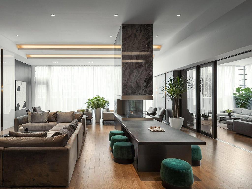 









720


Rue St-Jacques

, 1601,
Montréal (Ville-Marie),




QC
H3C1A1

