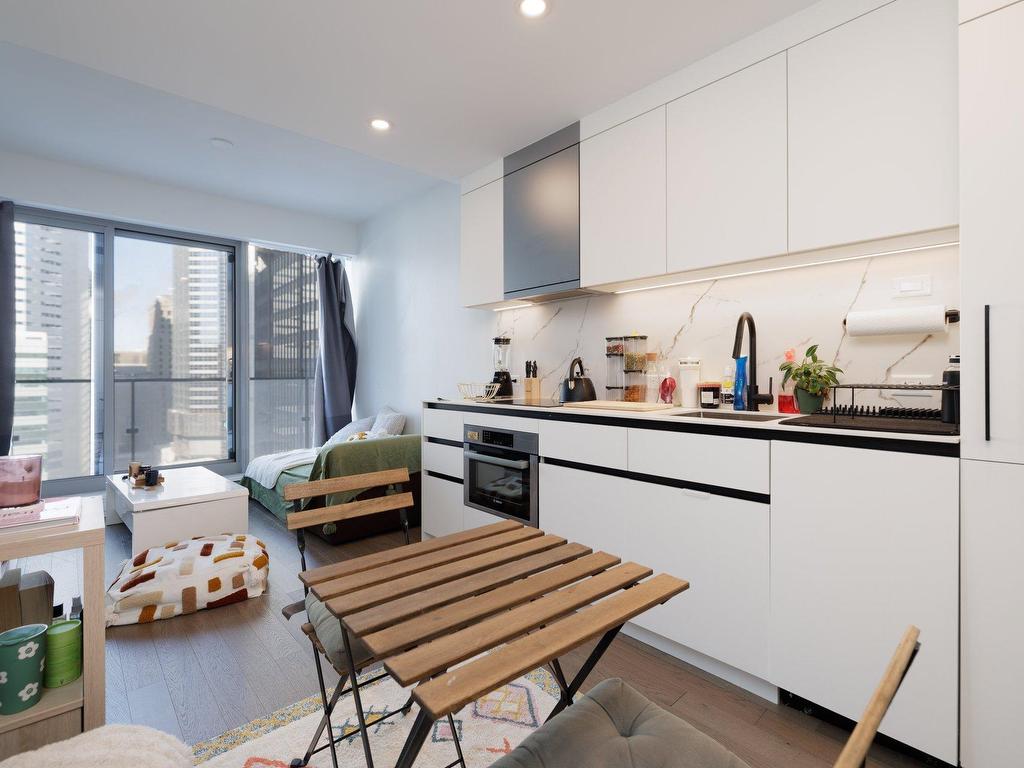









720


Rue St-Jacques

, 1601,
Montréal (Ville-Marie),




QC
H3C1A1

