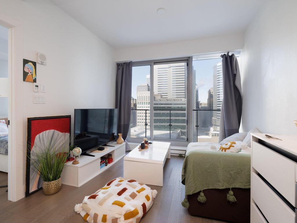 









720


Rue St-Jacques

, 1601,
Montréal (Ville-Marie),




QC
H3C1A1

