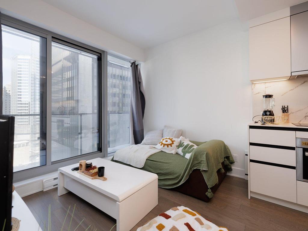 









720


Rue St-Jacques

, 1601,
Montréal (Ville-Marie),




QC
H3C1A1

