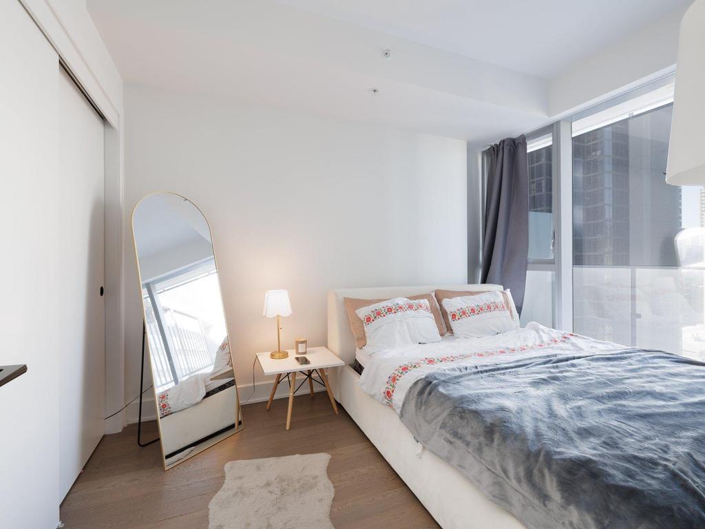 









720


Rue St-Jacques

, 1601,
Montréal (Ville-Marie),




QC
H3C1A1

