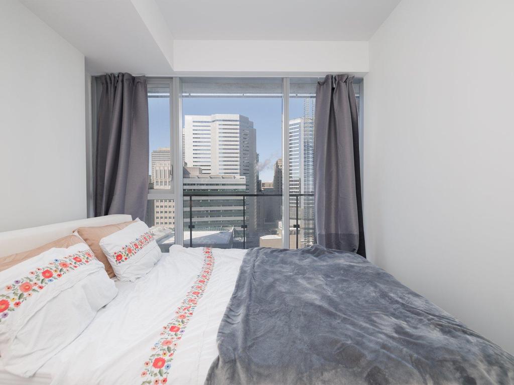 









720


Rue St-Jacques

, 1601,
Montréal (Ville-Marie),




QC
H3C1A1

