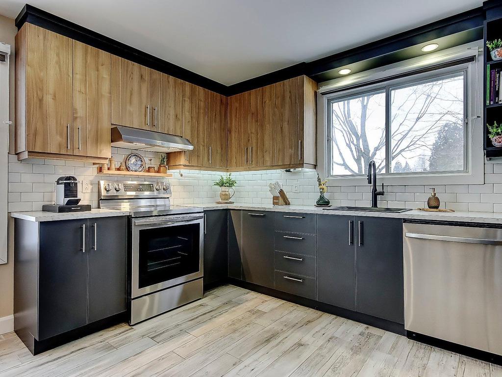 









2700


Crois. Allen

,
Brossard,




QC
J4Z3C2

