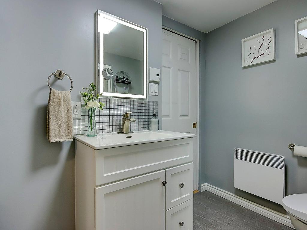 









2700


Crois. Allen

,
Brossard,




QC
J4Z3C2

