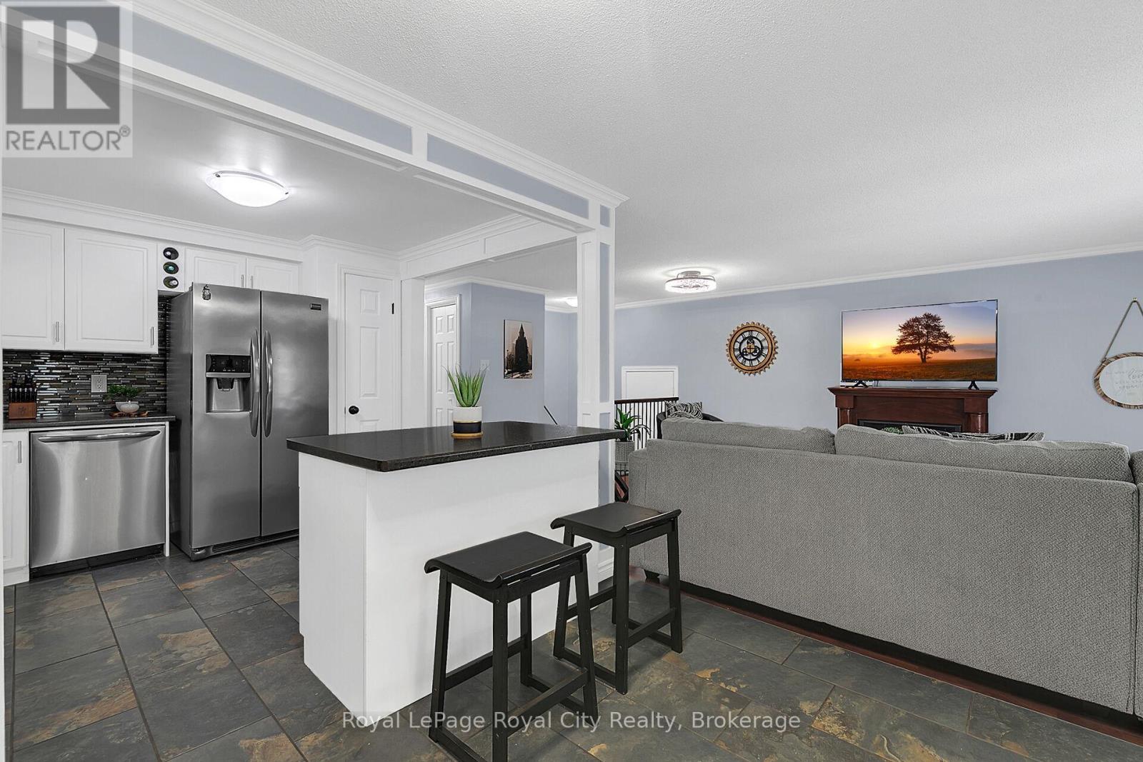 












19 BURTON ROAD

,
Guelph (Willow West/Sugarbush/West Acres),




Ontario
N1H8A6

