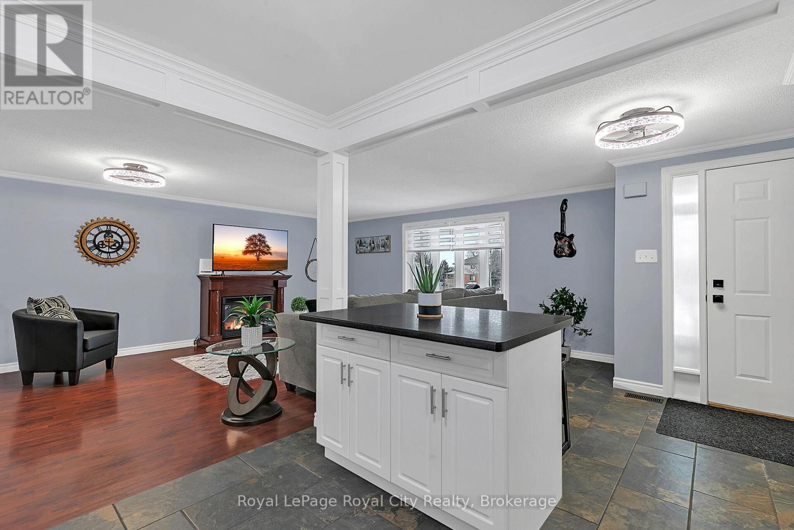 












19 BURTON ROAD

,
Guelph (Willow West/Sugarbush/West Acres),




Ontario
N1H8A6

