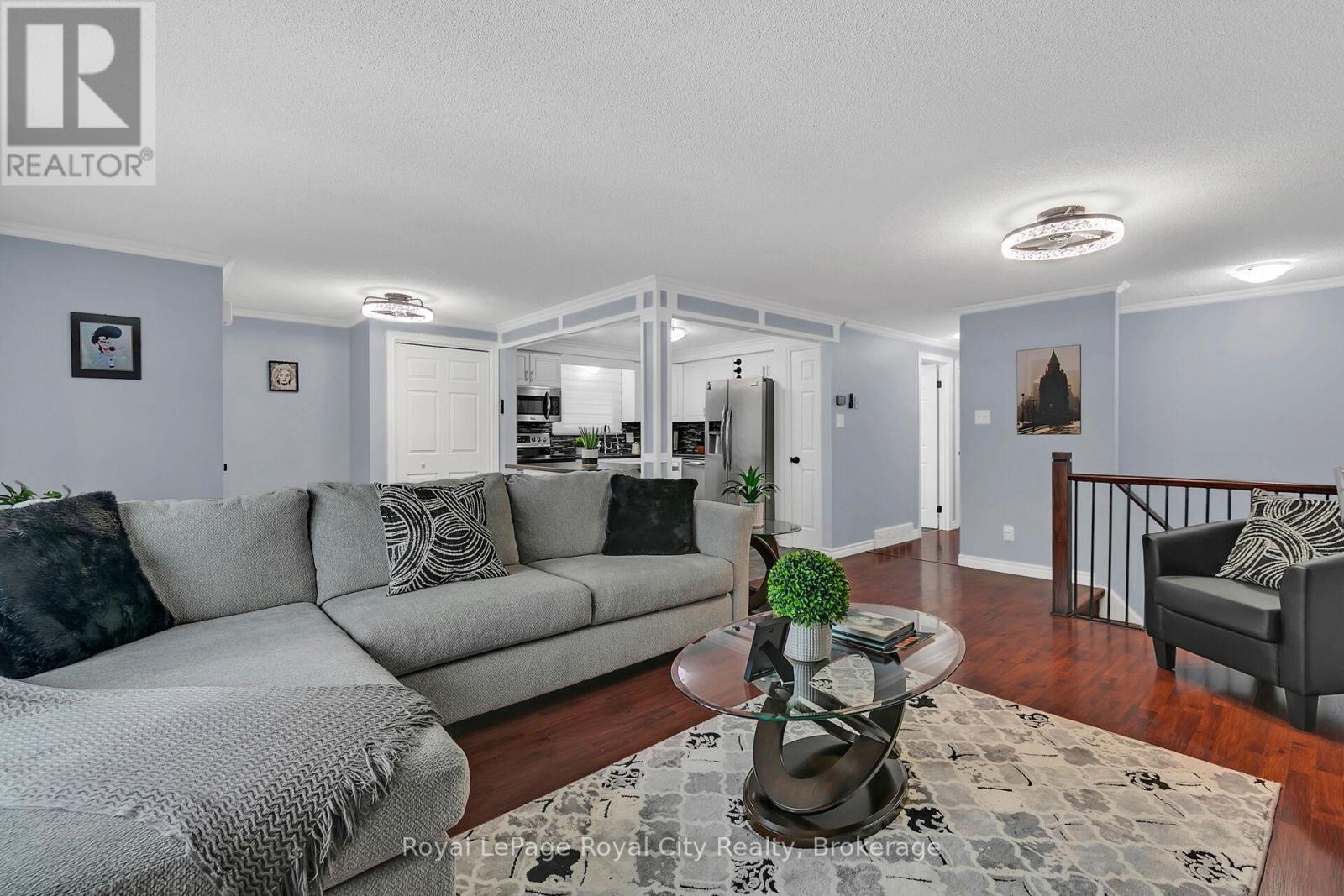 












19 BURTON ROAD

,
Guelph (Willow West/Sugarbush/West Acres),




Ontario
N1H8A6

