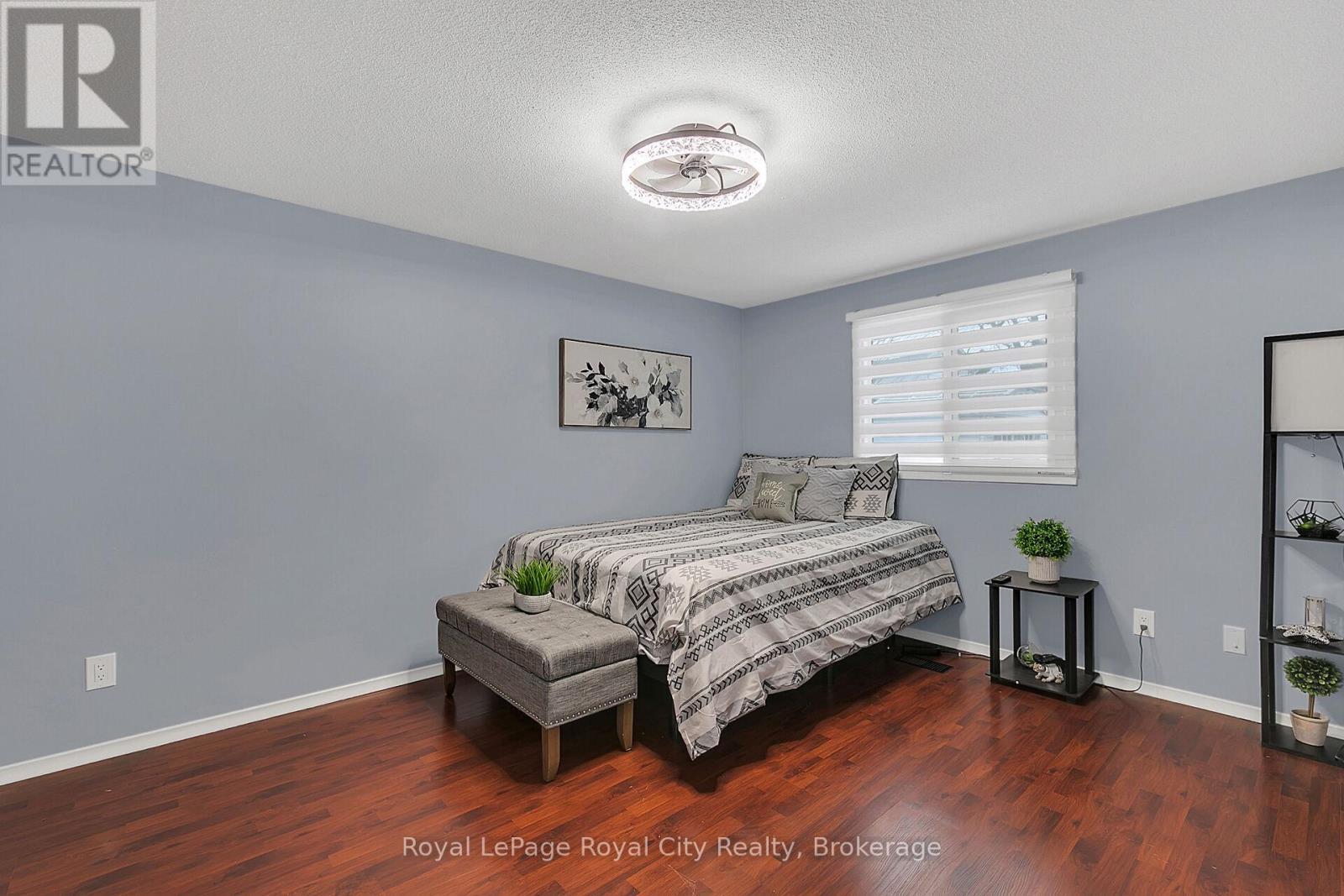 












19 BURTON ROAD

,
Guelph (Willow West/Sugarbush/West Acres),




Ontario
N1H8A6

