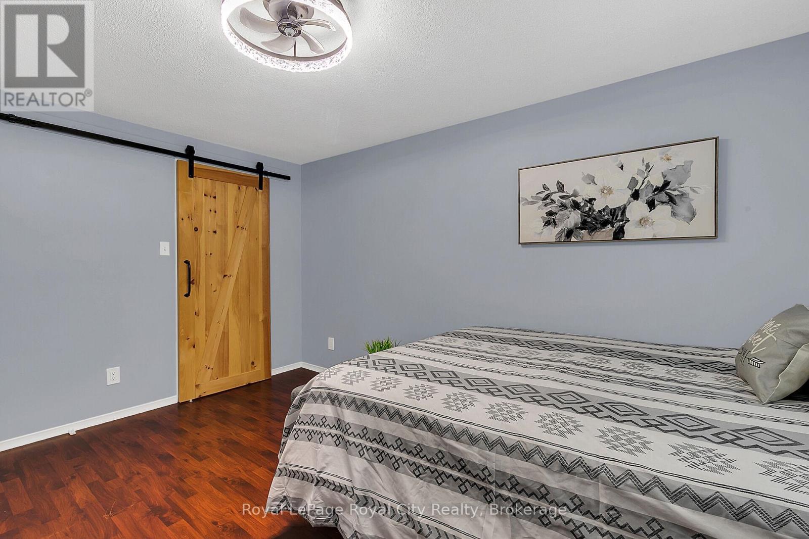 












19 BURTON ROAD

,
Guelph (Willow West/Sugarbush/West Acres),




Ontario
N1H8A6

