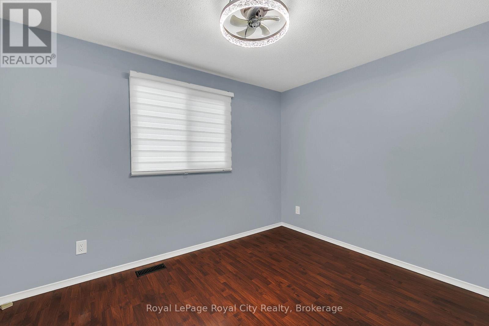 












19 BURTON ROAD

,
Guelph (Willow West/Sugarbush/West Acres),




Ontario
N1H8A6

