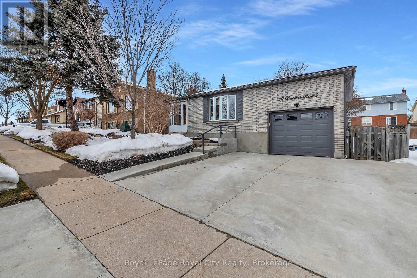 












19 BURTON ROAD

,
Guelph (Willow West/Sugarbush/West Acres),




Ontario
N1H8A6

