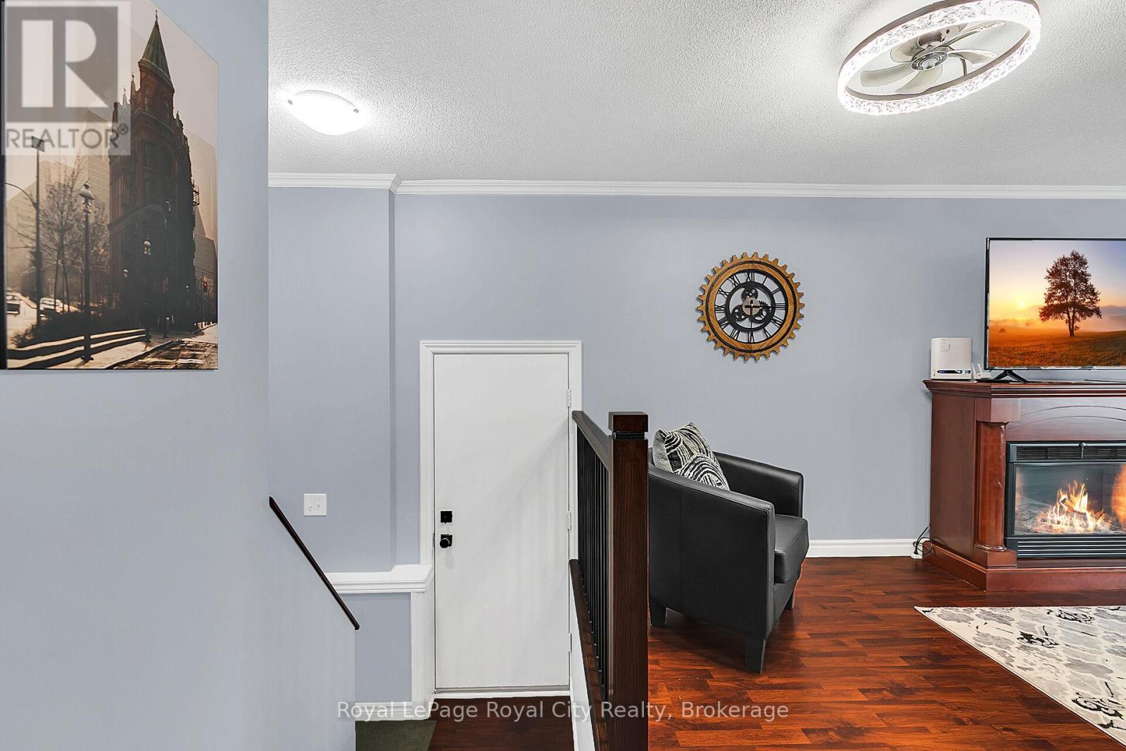 












19 BURTON ROAD

,
Guelph (Willow West/Sugarbush/West Acres),




Ontario
N1H8A6

