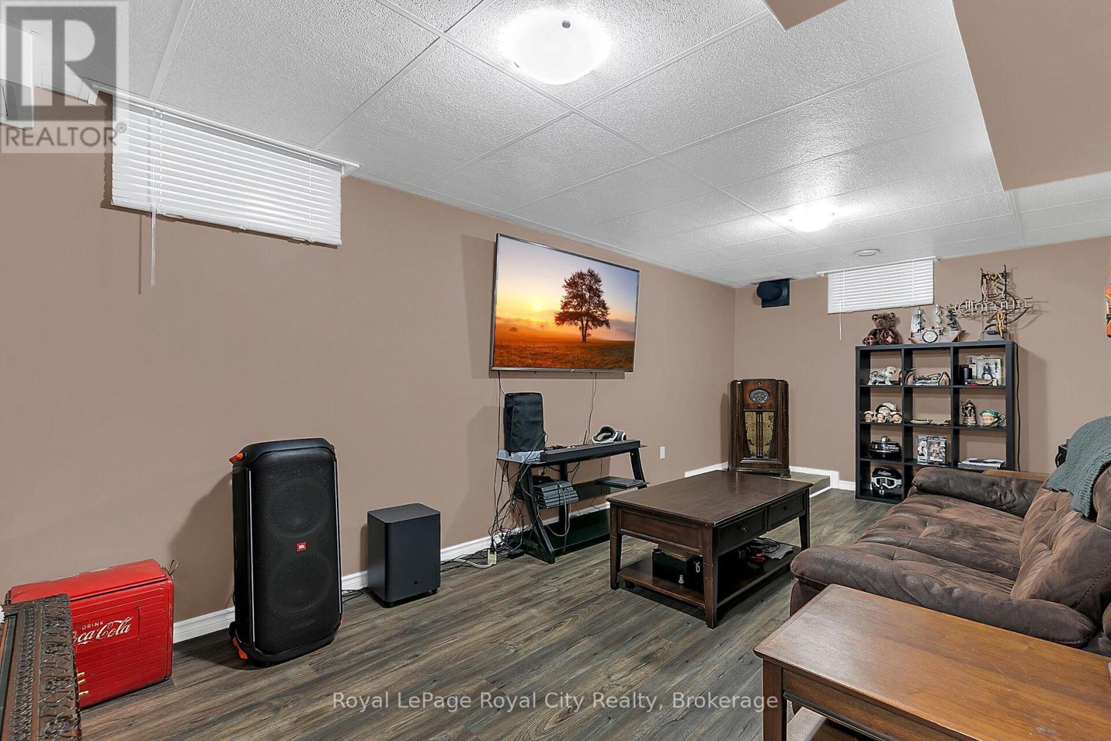 












19 BURTON ROAD

,
Guelph (Willow West/Sugarbush/West Acres),




Ontario
N1H8A6

