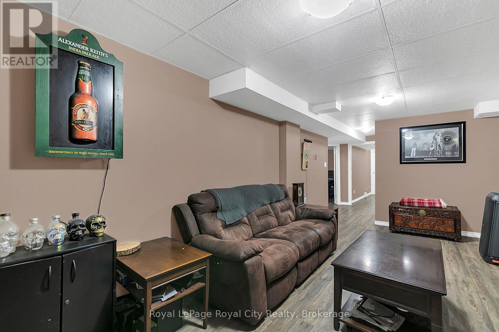 












19 BURTON ROAD

,
Guelph (Willow West/Sugarbush/West Acres),




Ontario
N1H8A6

