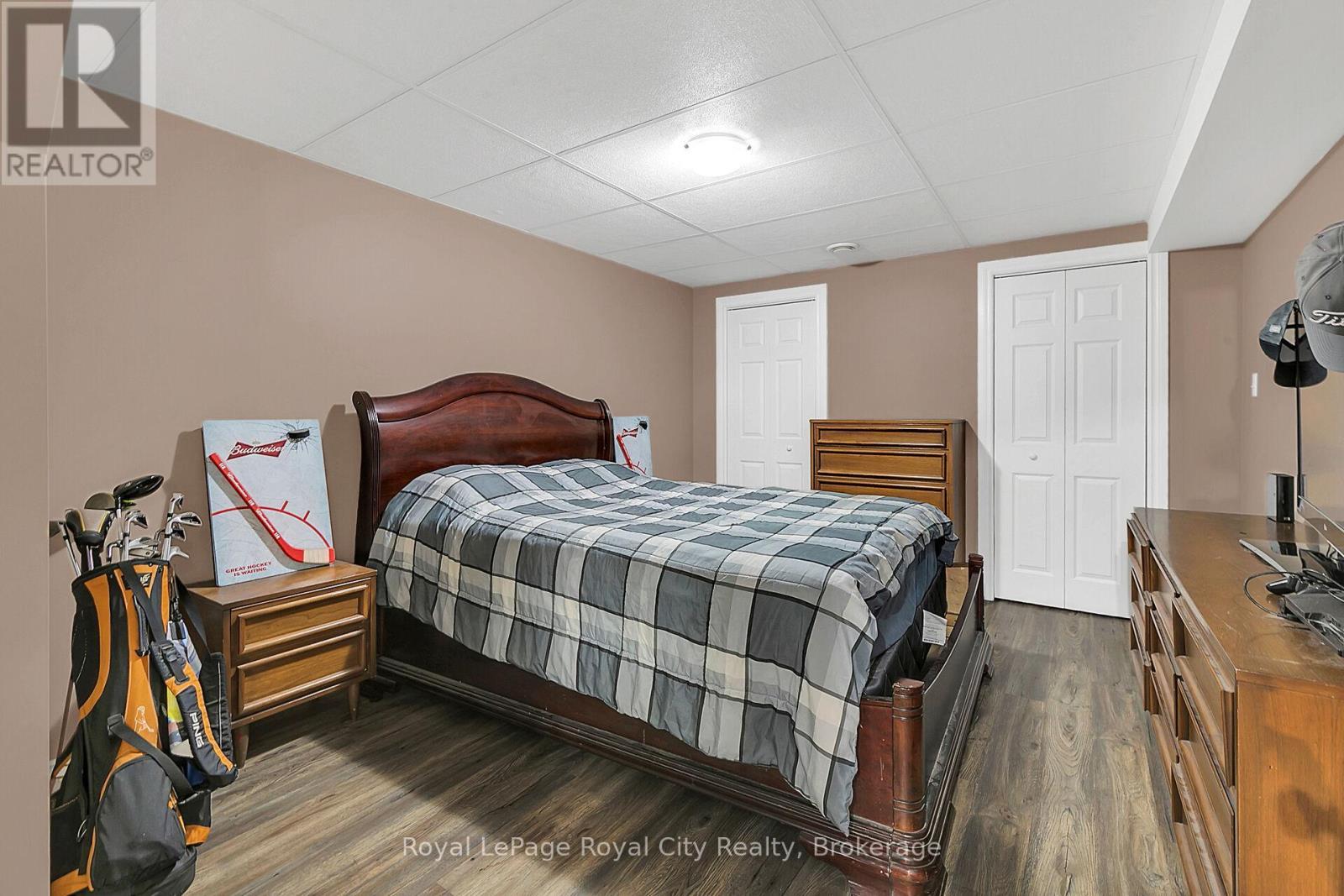 












19 BURTON ROAD

,
Guelph (Willow West/Sugarbush/West Acres),




Ontario
N1H8A6

