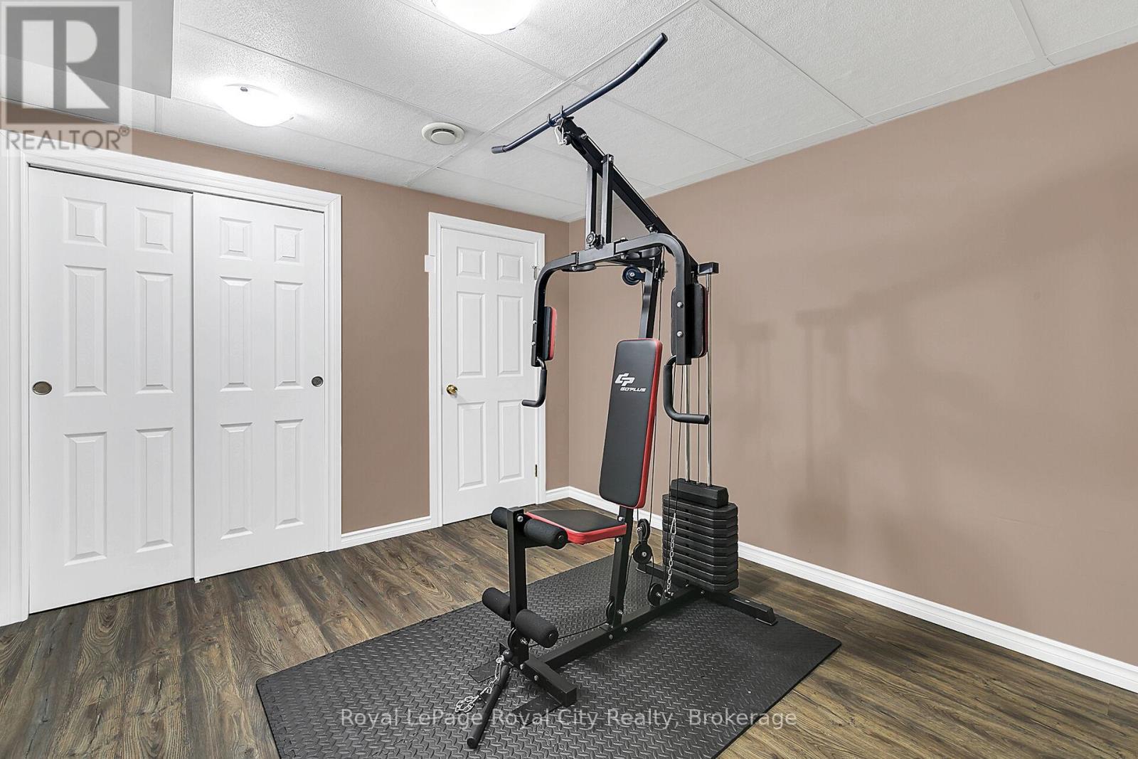 












19 BURTON ROAD

,
Guelph (Willow West/Sugarbush/West Acres),




Ontario
N1H8A6

