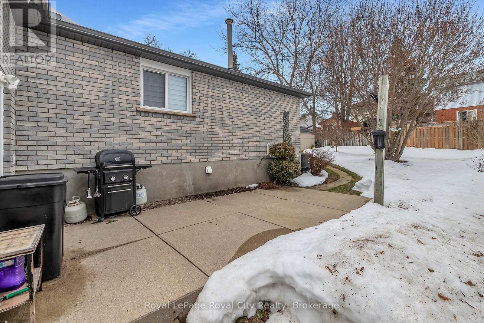 












19 BURTON ROAD

,
Guelph (Willow West/Sugarbush/West Acres),




Ontario
N1H8A6

