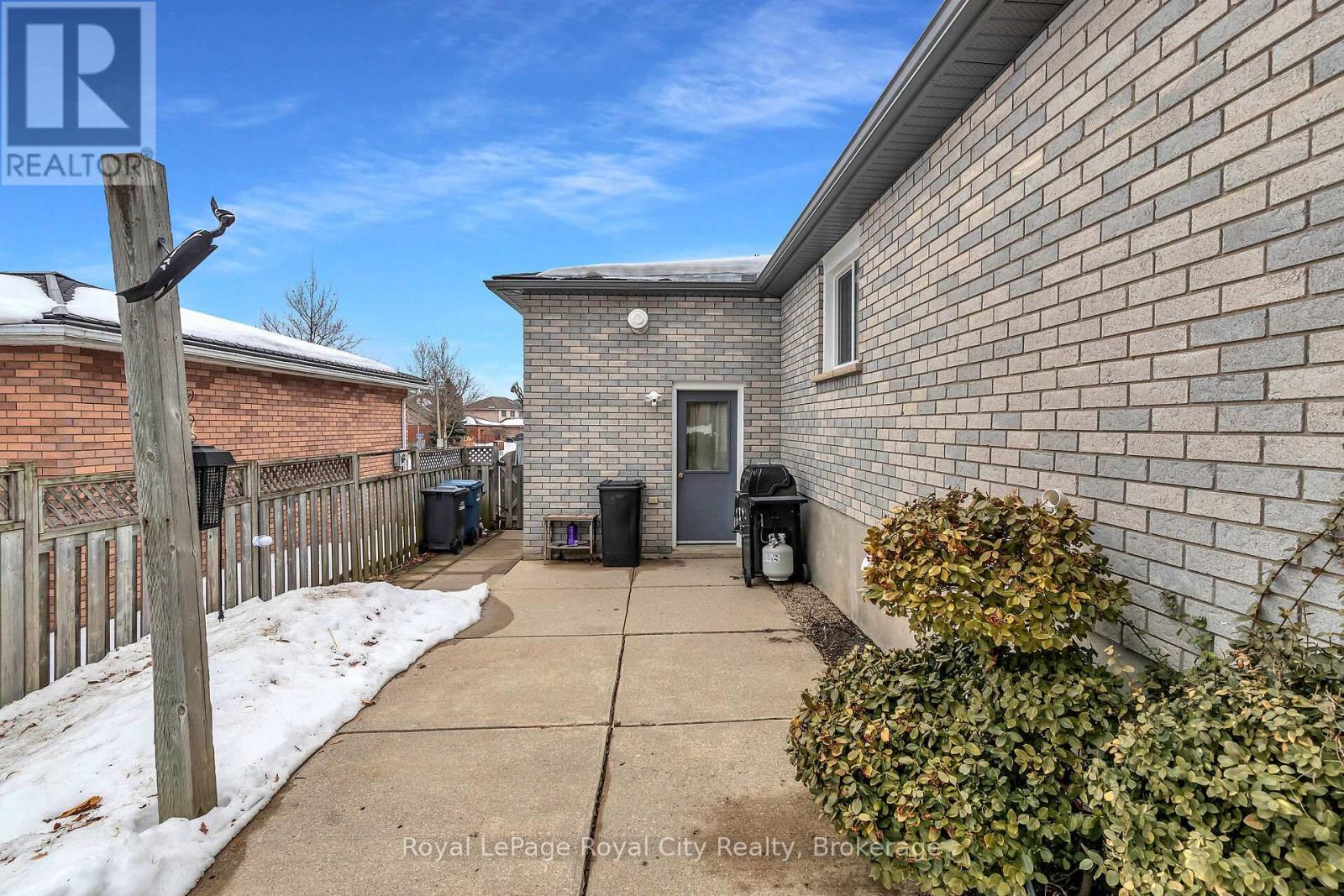 












19 BURTON ROAD

,
Guelph (Willow West/Sugarbush/West Acres),




Ontario
N1H8A6

