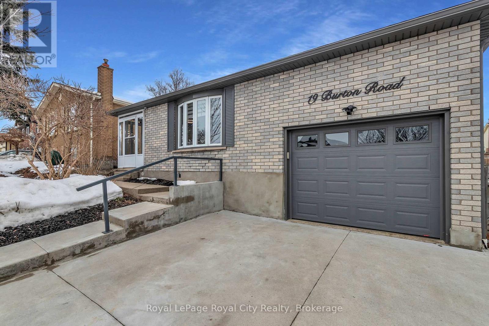












19 BURTON ROAD

,
Guelph (Willow West/Sugarbush/West Acres),




Ontario
N1H8A6

