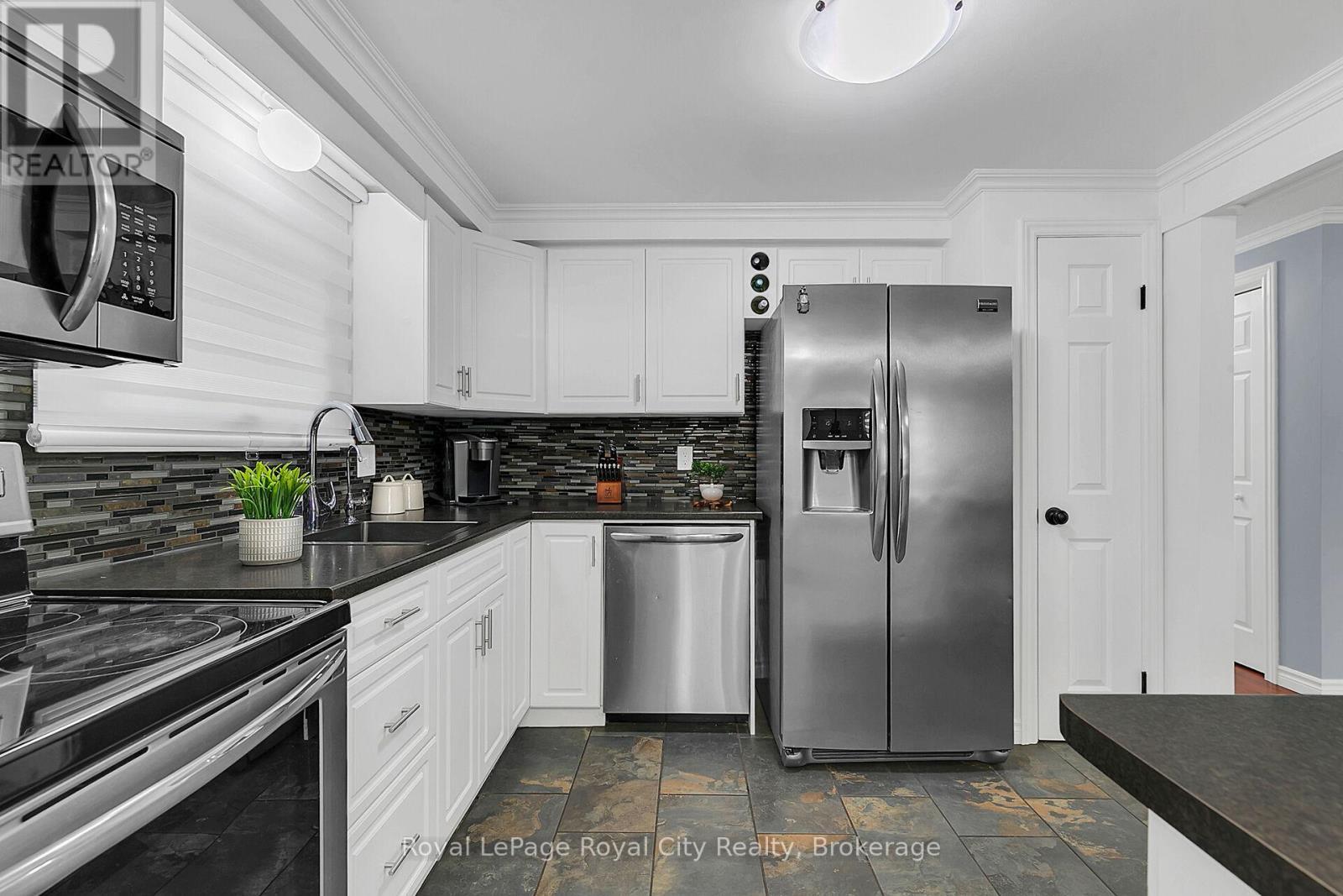 












19 BURTON ROAD

,
Guelph (Willow West/Sugarbush/West Acres),




Ontario
N1H8A6

