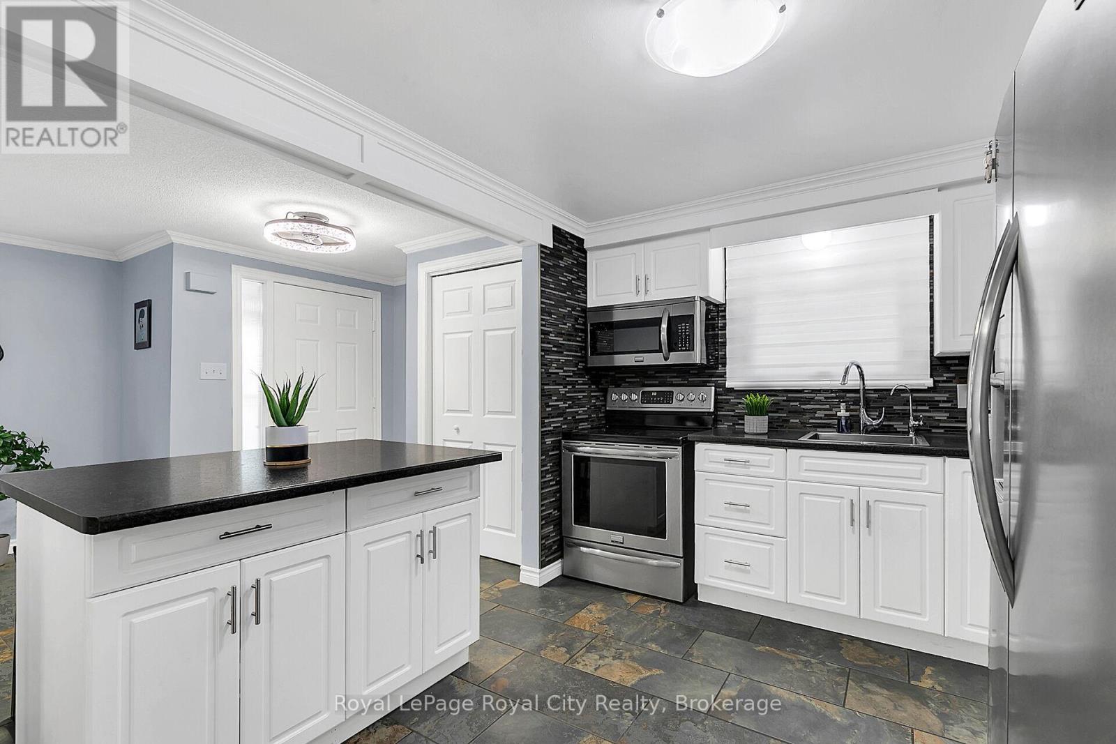 












19 BURTON ROAD

,
Guelph (Willow West/Sugarbush/West Acres),




Ontario
N1H8A6

