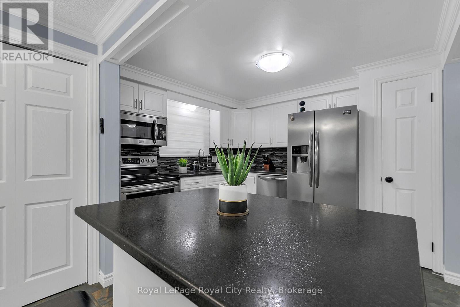 












19 BURTON ROAD

,
Guelph (Willow West/Sugarbush/West Acres),




Ontario
N1H8A6

