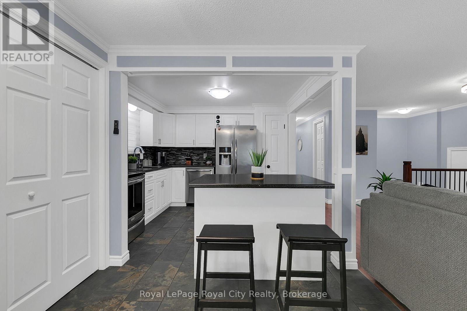 












19 BURTON ROAD

,
Guelph (Willow West/Sugarbush/West Acres),




Ontario
N1H8A6

