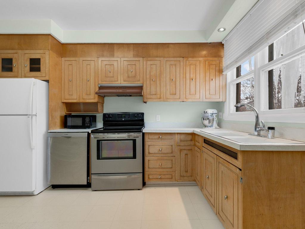 









6610


Ch. Nice

,
Côte-Saint-Luc,




QC
H4V1B2

