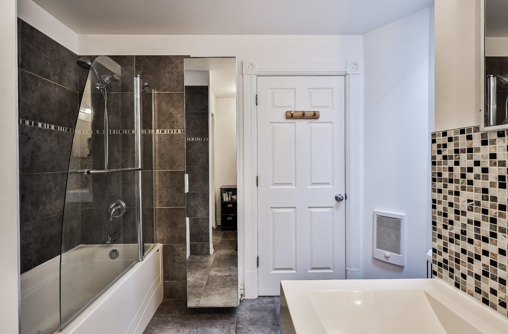 









5208


Av. d'Orléans

,
Montréal (Rosemont/La Petite-Patrie),




QC
H1X2K7

