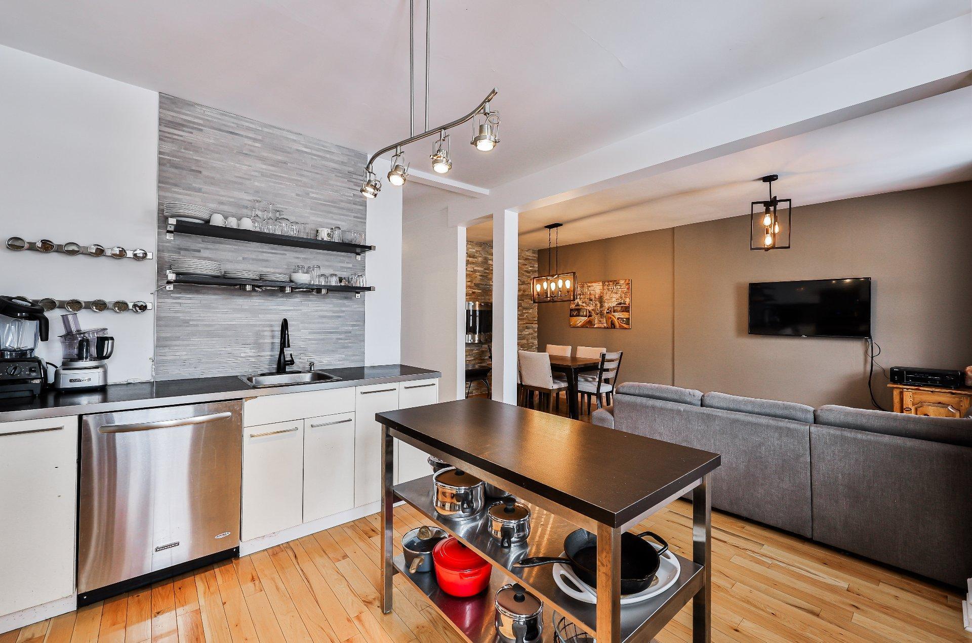 









5208


Av. d'Orléans

,
Montréal (Rosemont/La Petite-Patrie),




QC
H1X2K7

