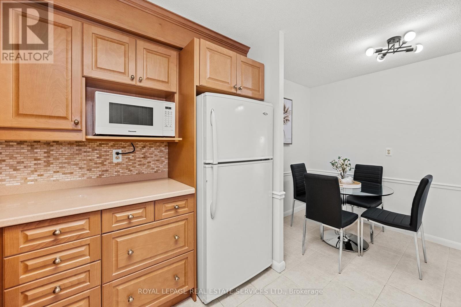












1106 - 2185 MARINE DRIVE

,
Oakville,




Ontario
L6L5L6

