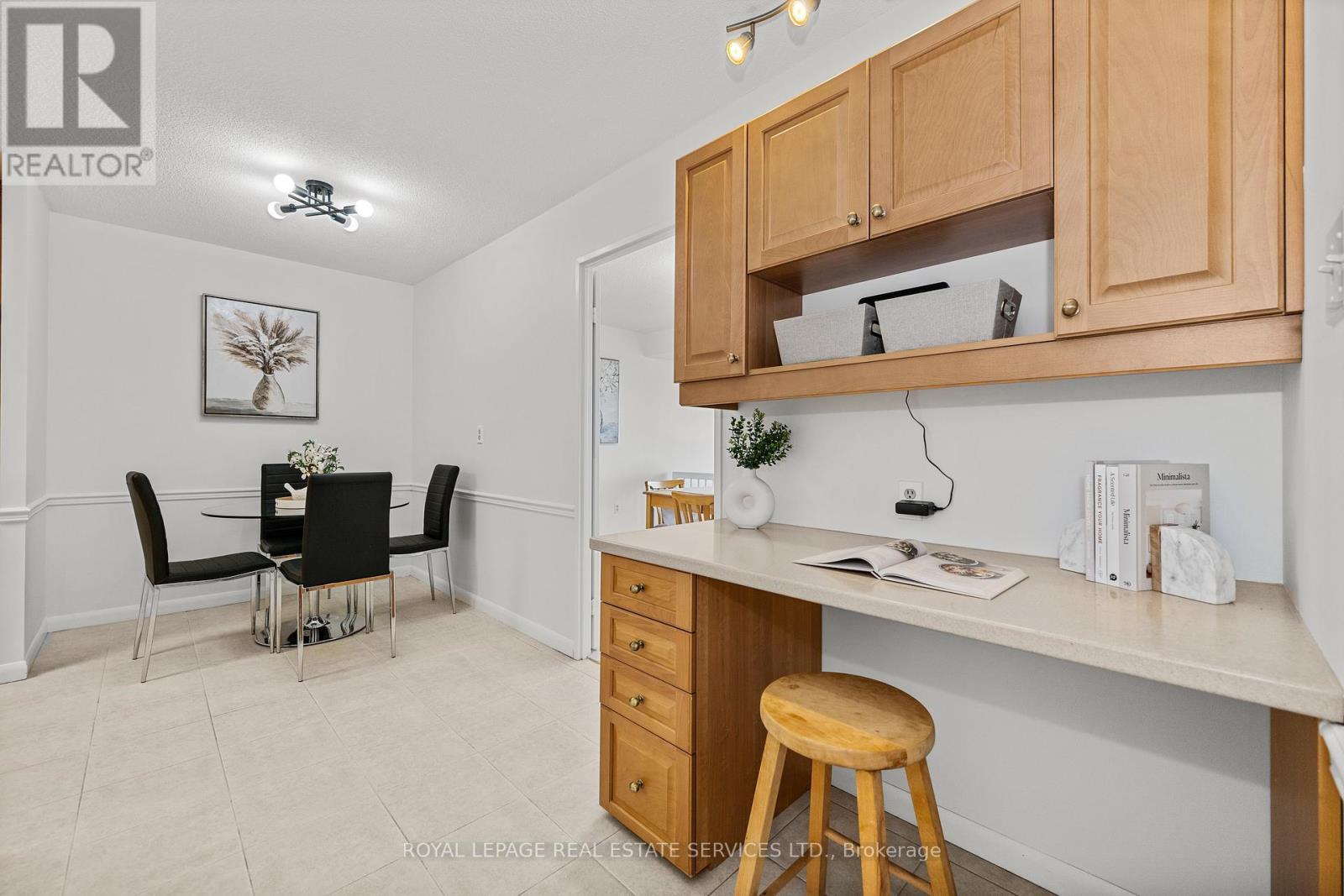 












1106 - 2185 MARINE DRIVE

,
Oakville,




Ontario
L6L5L6

