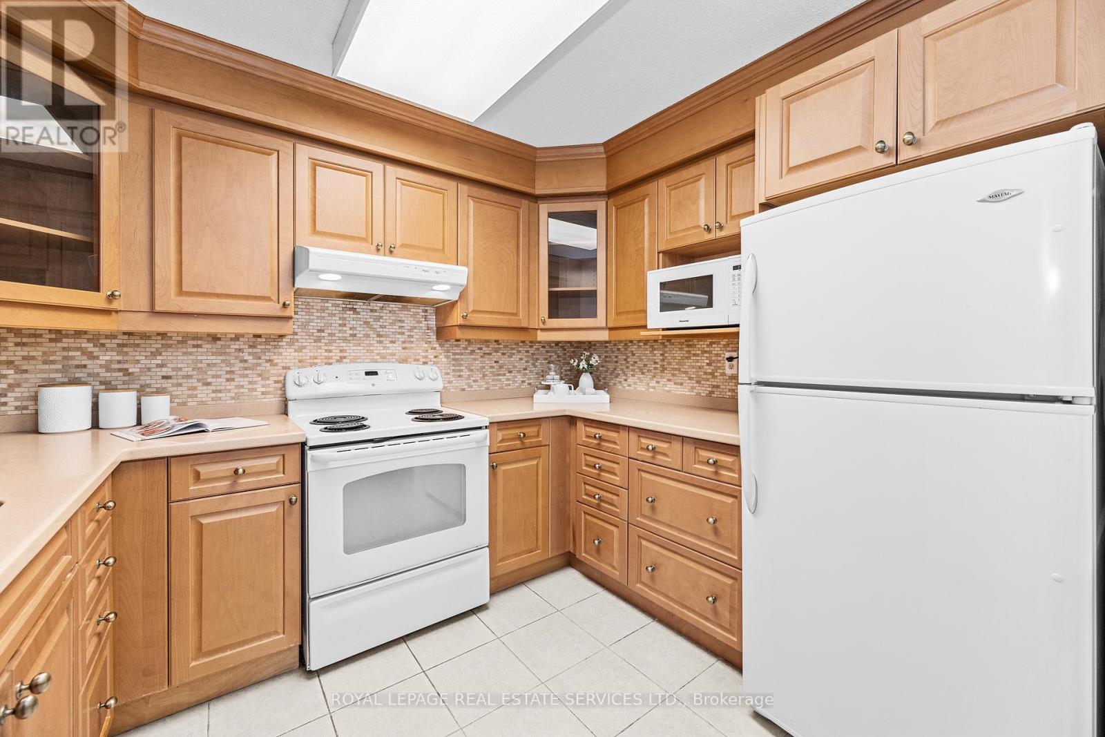 












1106 - 2185 MARINE DRIVE

,
Oakville,




Ontario
L6L5L6

