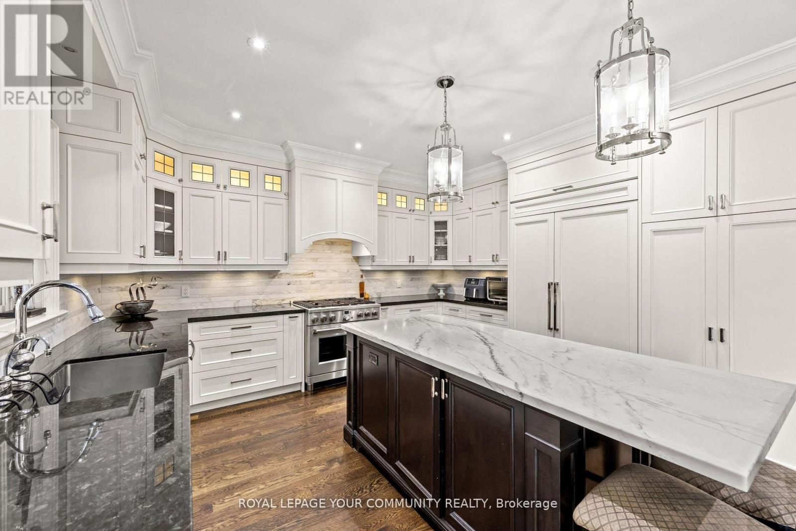 












6 MAGISTRALE COURT

,
Richmond Hill,




Ontario
L4C0H3


