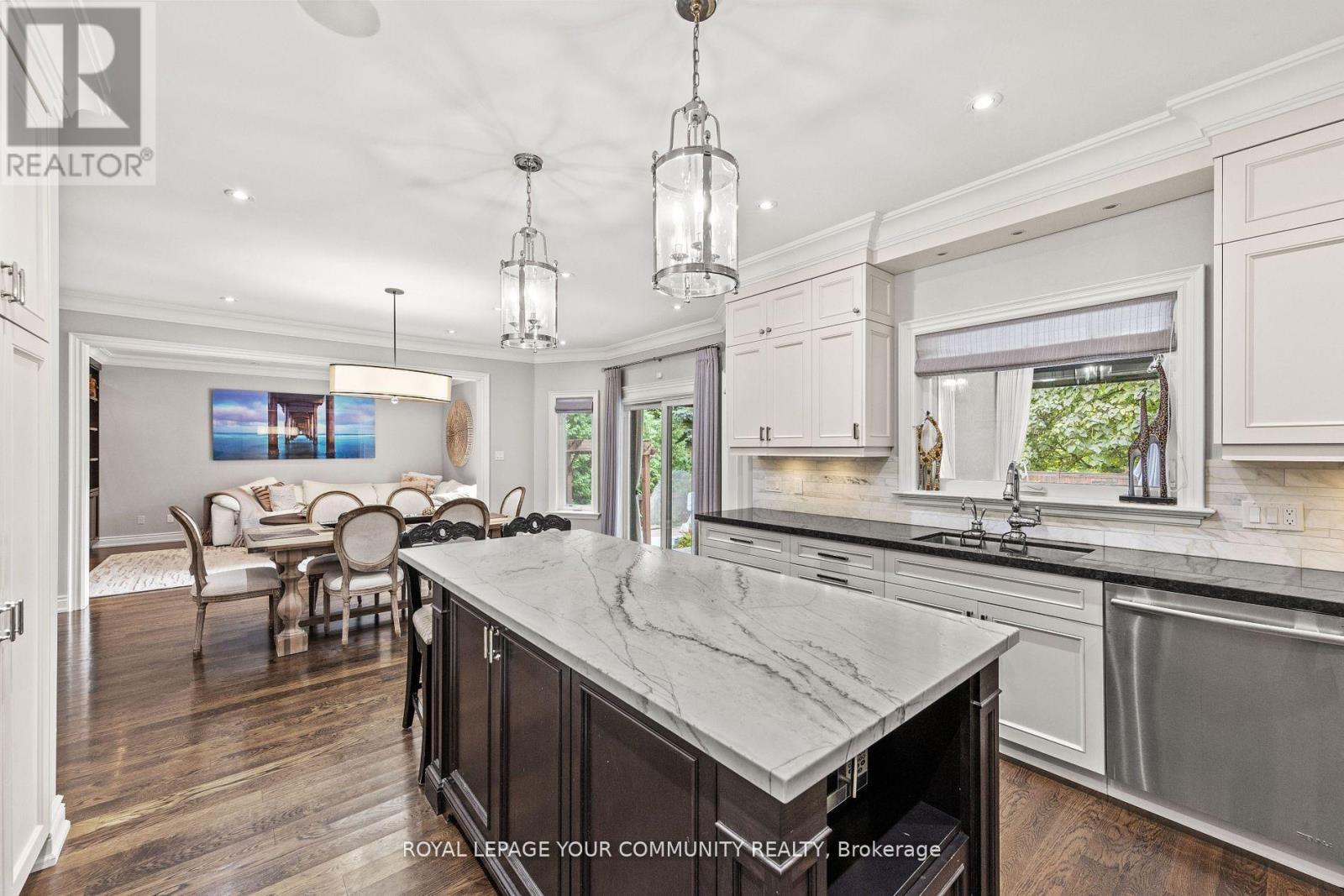 












6 MAGISTRALE COURT

,
Richmond Hill,




Ontario
L4C0H3

