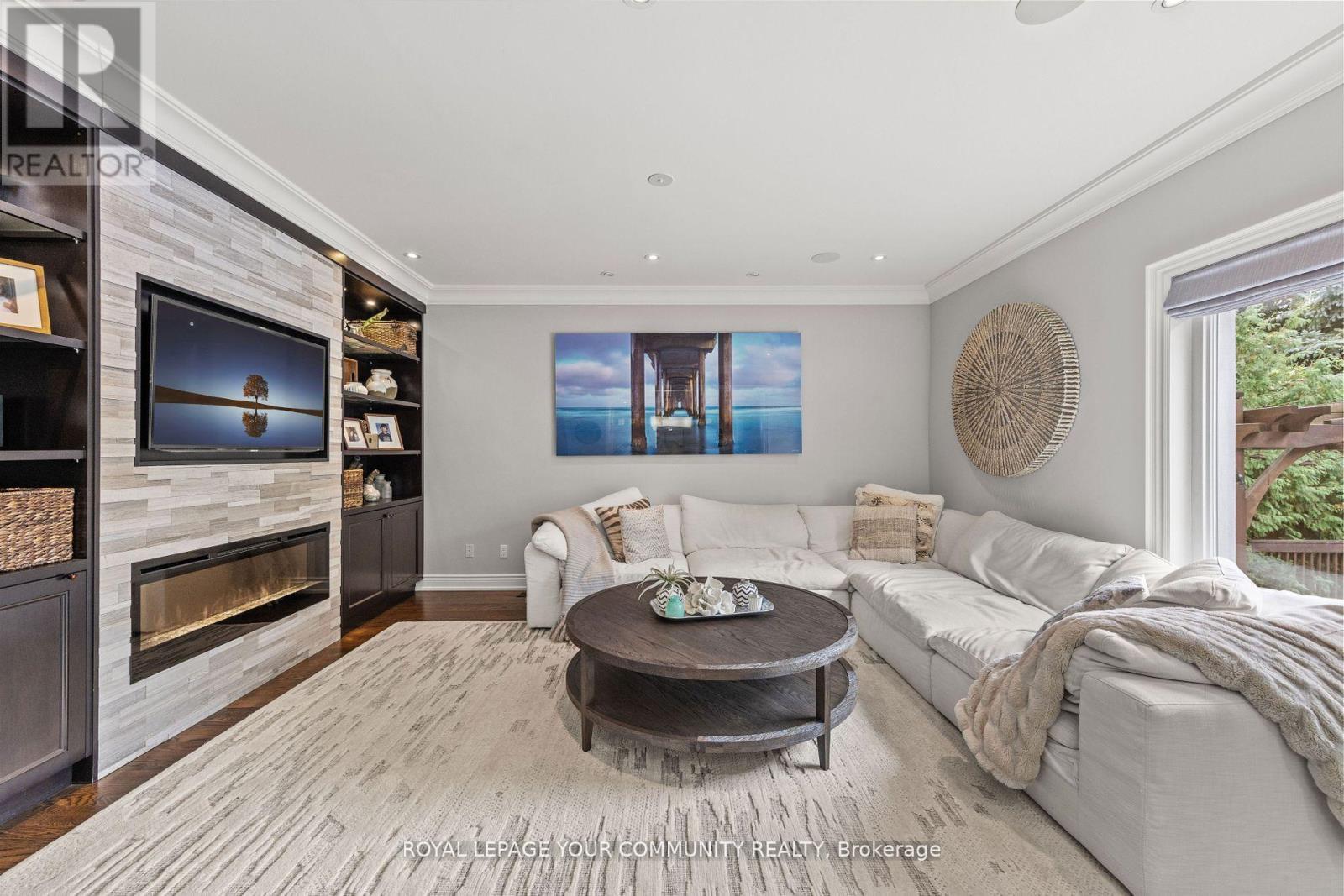 












6 MAGISTRALE COURT

,
Richmond Hill,




Ontario
L4C0H3

