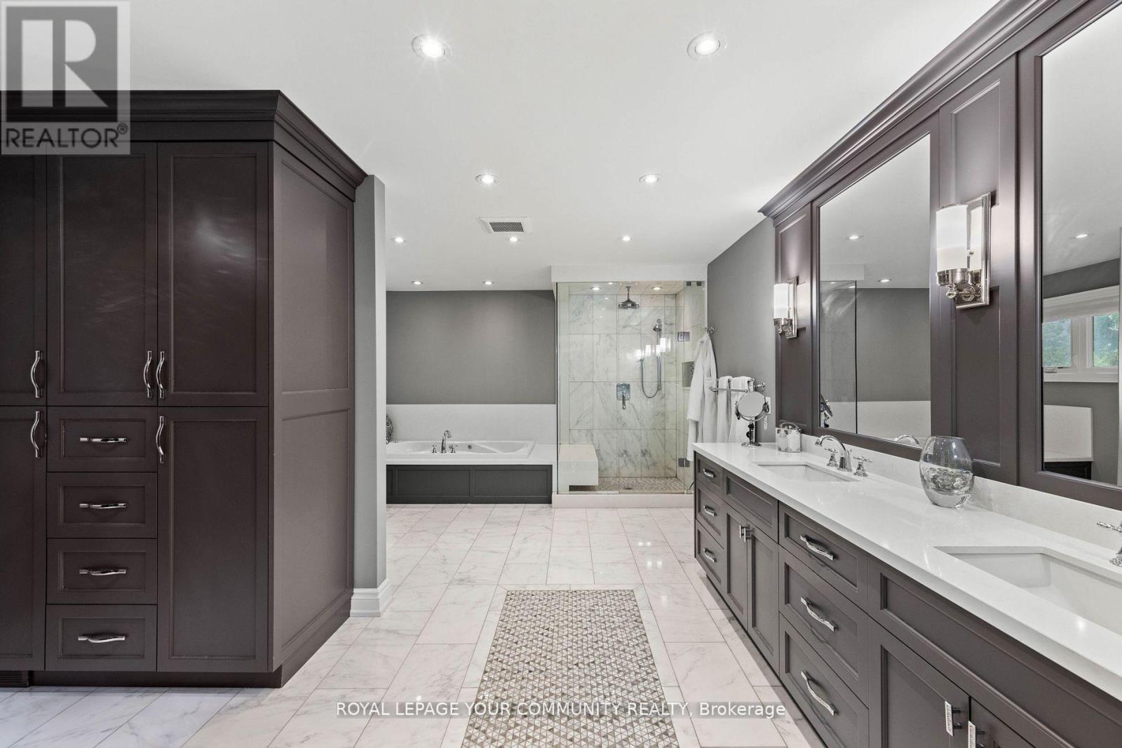 












6 MAGISTRALE COURT

,
Richmond Hill,




Ontario
L4C0H3

