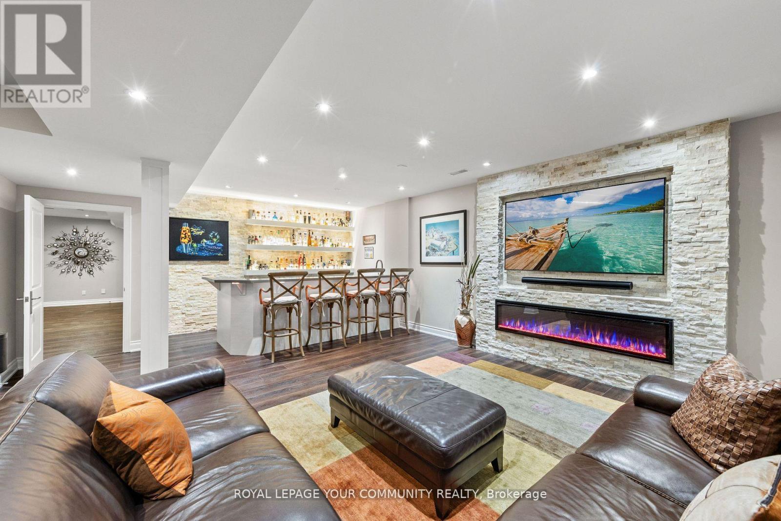 












6 MAGISTRALE COURT

,
Richmond Hill,




Ontario
L4C0H3

